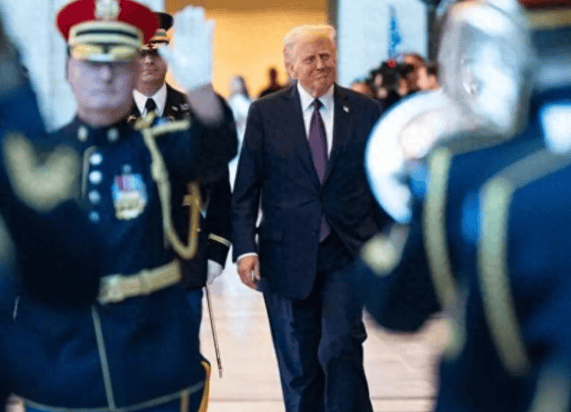 塞内加尔足球_中俄反对无效！美军福特号航母亲自压阵塞内加尔足球，距离“开战”只差特朗普一声令下？局势一触即发