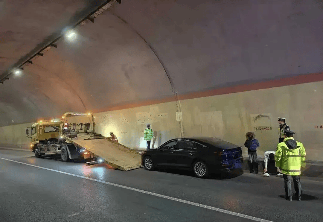 皇冠信用盘登3出租
_高速上刹车失灵!小轿车时速115狂奔490公里皇冠信用盘登3出租
,司机4个半小时高度紧张,下车后浑身发抖无法说话