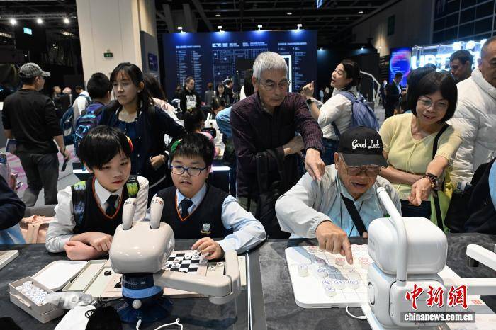 皇冠手机管理端登录_首届香港国际AI艺术节“遇见未来”